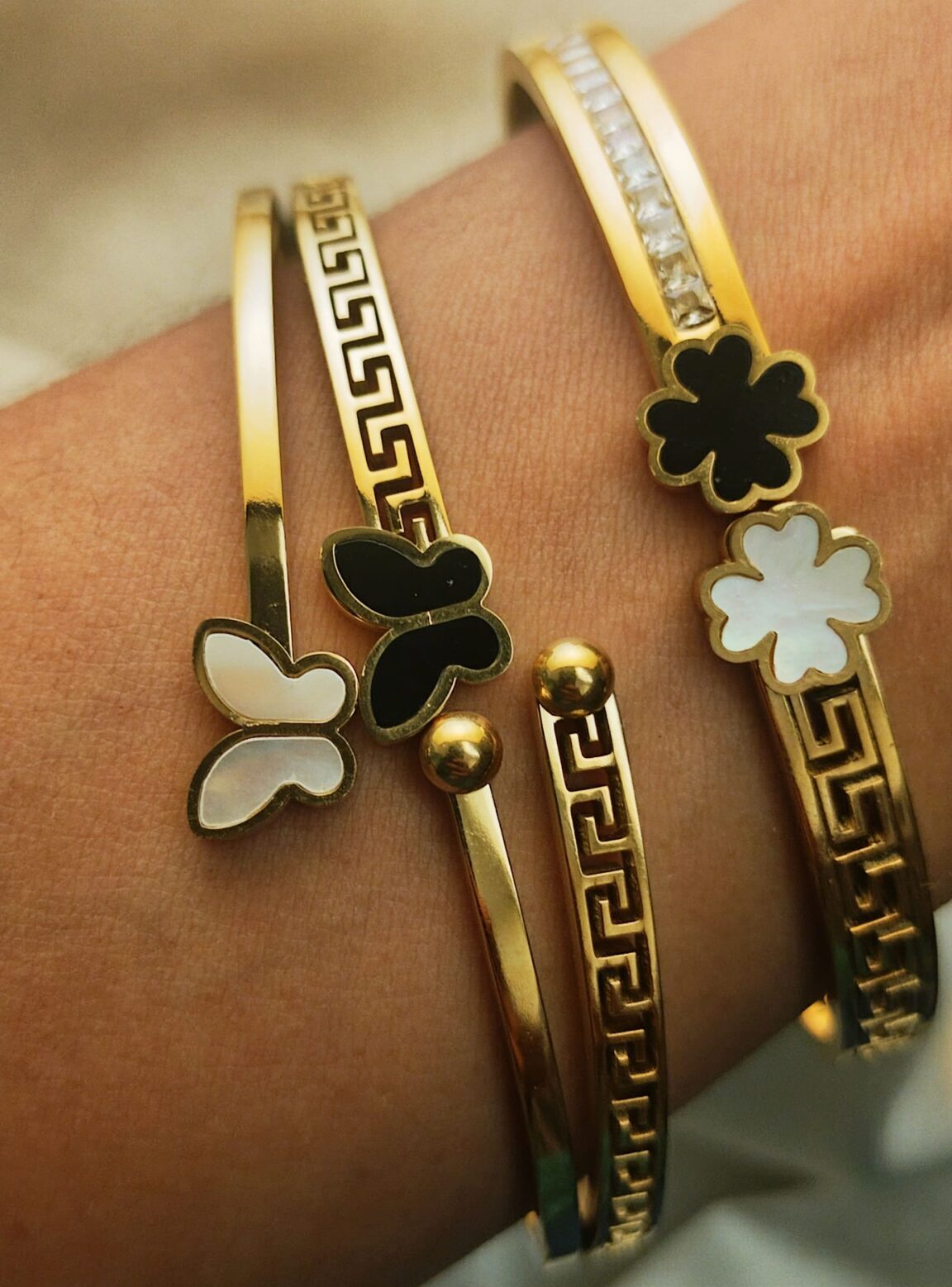Classic Flower with Greek Diamond Pattern Gold Plated Women Kada Bracelet - Image 4