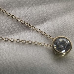 Round Diamond Pedant Gold Necklace for Women